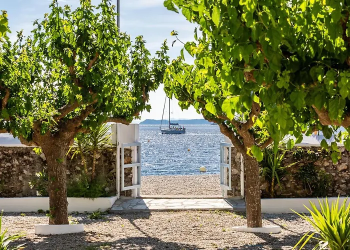 Psarianos Beachfront Apartment *